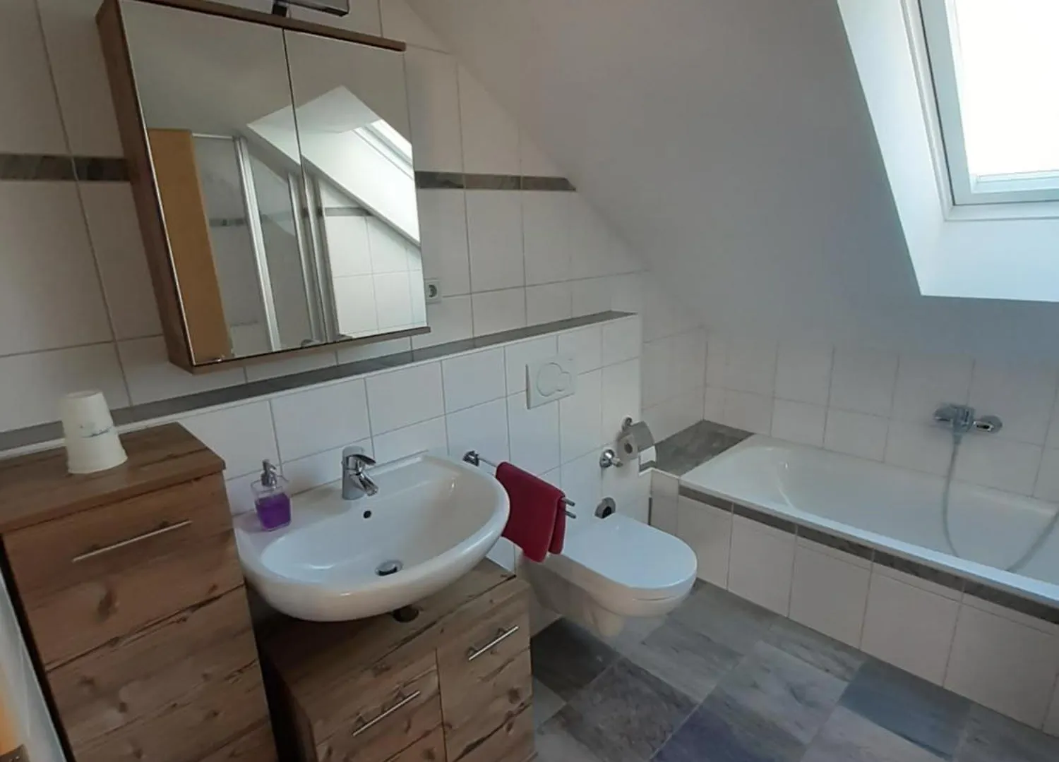 Apartment Fewo Steinhohle, Dg 45Qm, 1 Schlafzimmer & 1 Wohn-Esszimmer Mit Bett Sulzbach am Main