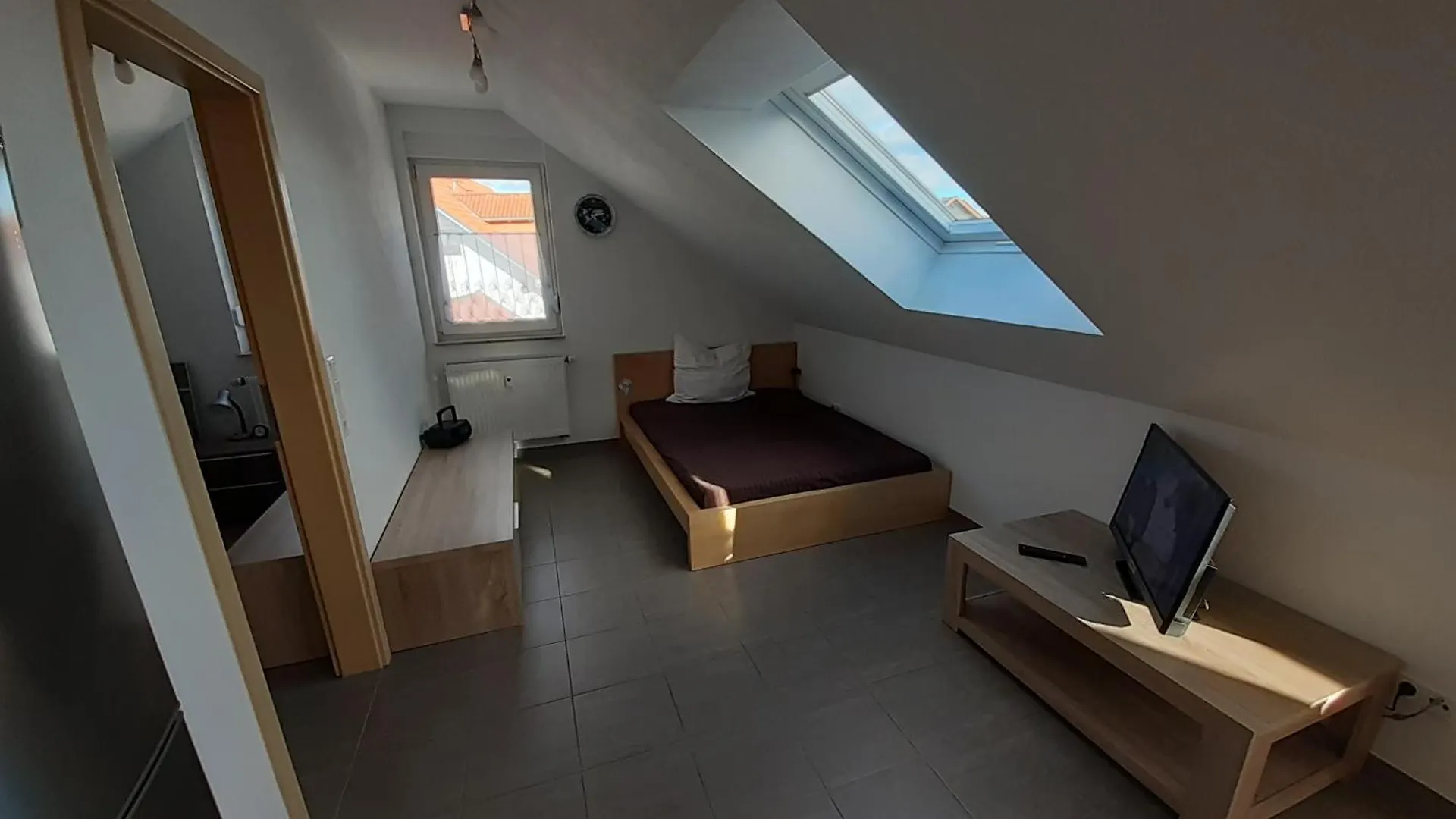 Apartment Fewo Steinhohle, Dg 45Qm, 1 Schlafzimmer & 1 Wohn-Esszimmer Mit Bett Sulzbach am Main